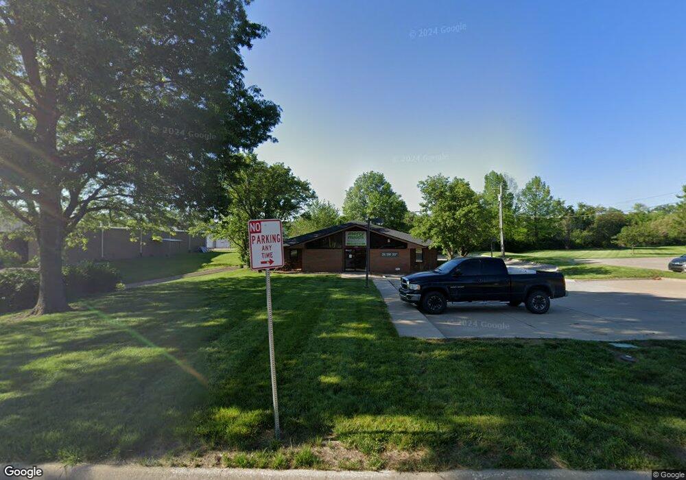 211 SW 33rd St, Topeka, KS 66611 - photo 1