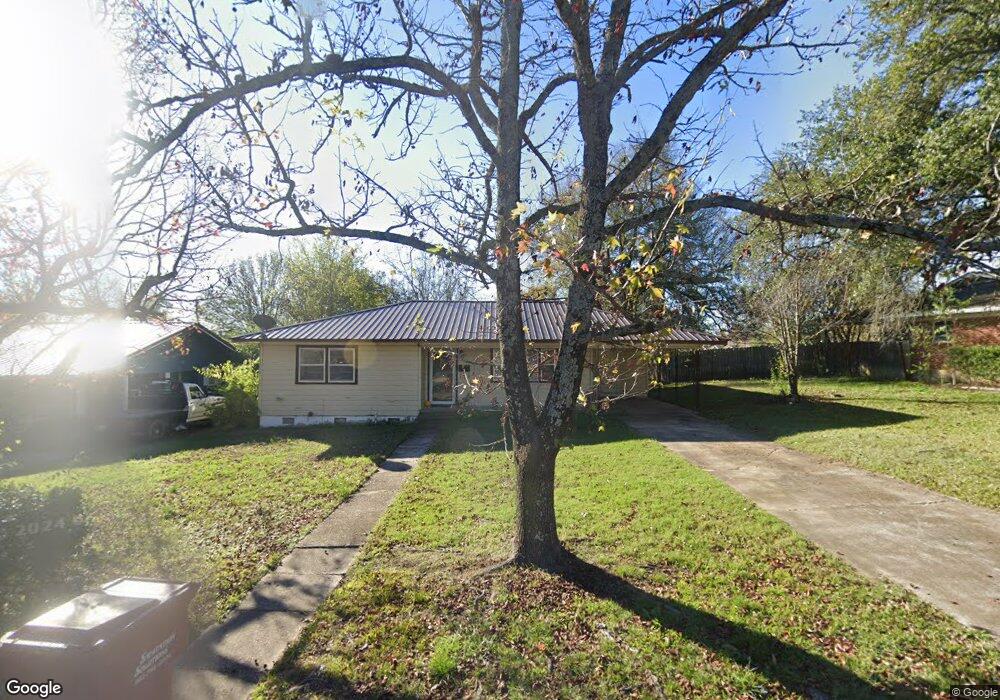 1204 E Jefferson St, Hugo, OK 74743 - photo 1