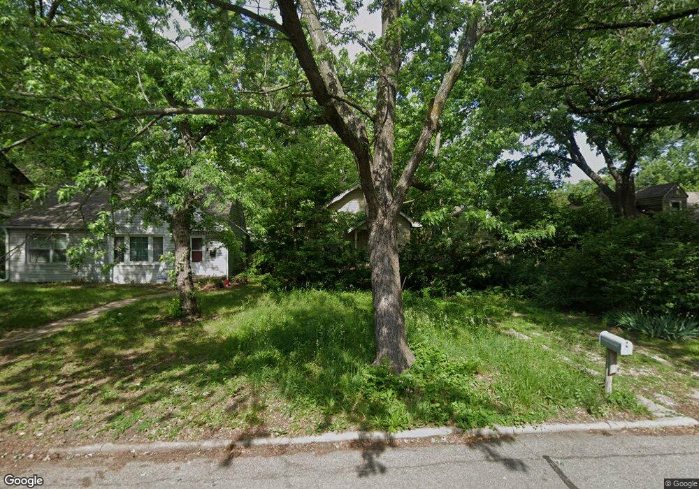 1621 SW Randolph Ave, Topeka, KS 66604 - photo 1