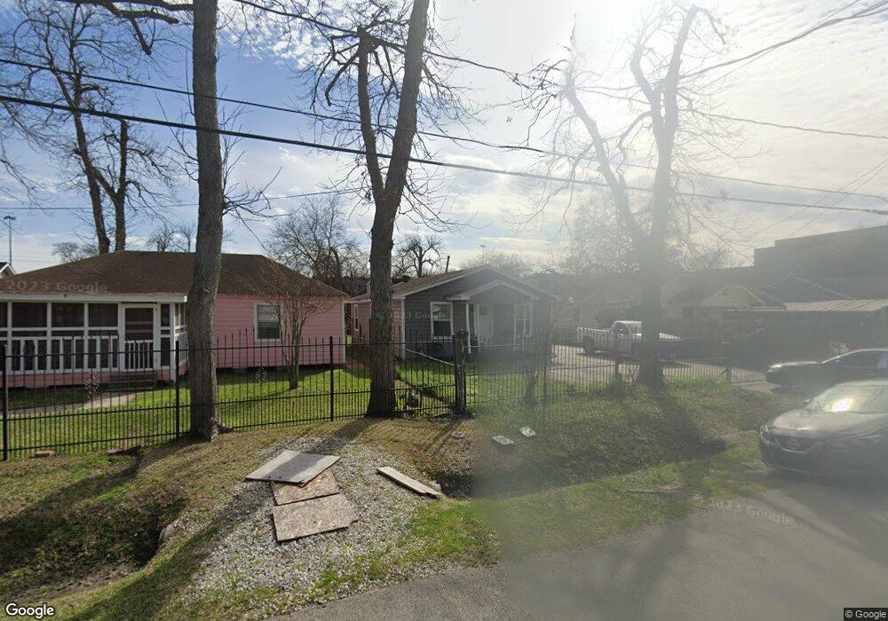 914 Melbourne St, Houston, TX 77022 - photo 1