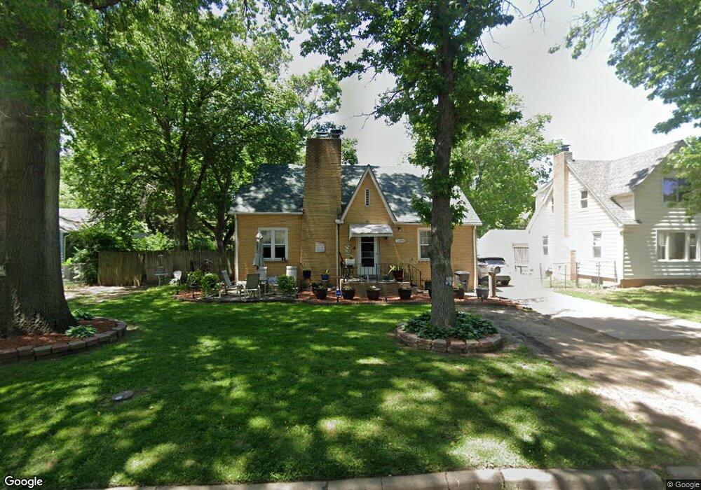 1107 SW MacVicar Ave, Topeka, KS 66604 - photo 1