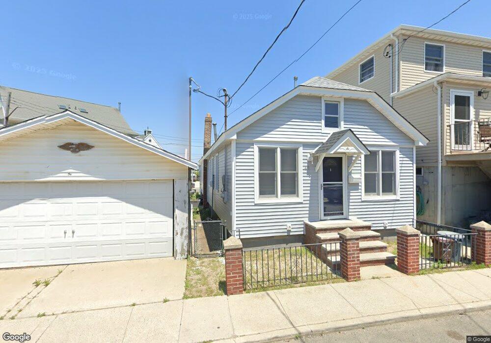 45 W 10th Rd, Broad Channel, NY 11693 - photo 1
