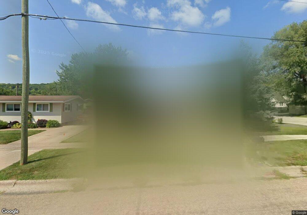 123 N Elm St, La Crescent, MN 55947 - photo 1