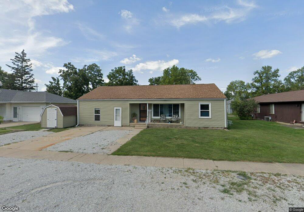 604 E Daggy St, Tuscola, IL 61953 - photo 1