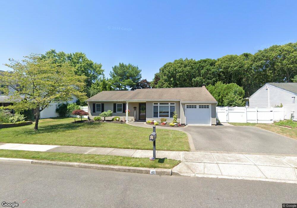 40 Flintridge Dr, Holbrook, NY 11741 - photo 1