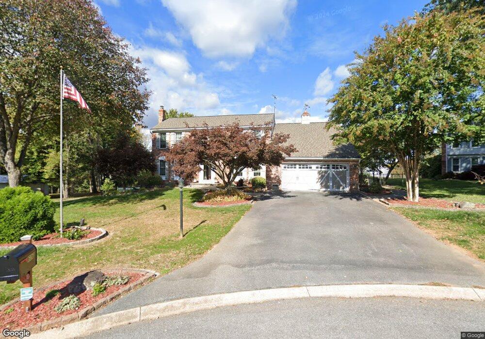 606 Falmouth Ct, Sykesville, MD 21784 - photo 1