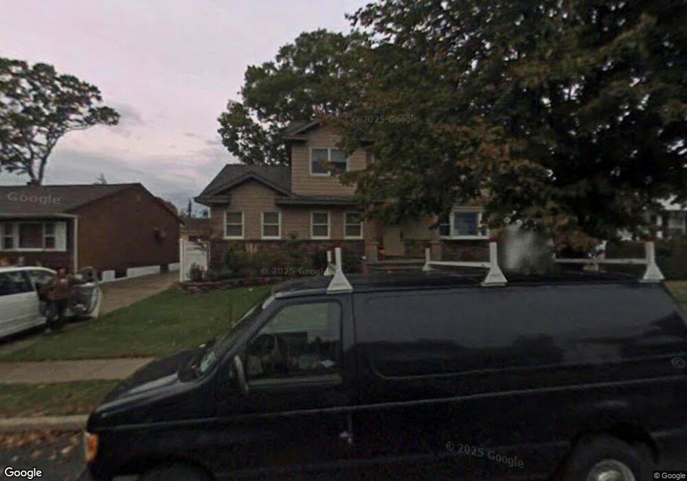 714 Carlyle Ave, Franklin Square, NY 11010 - photo 1