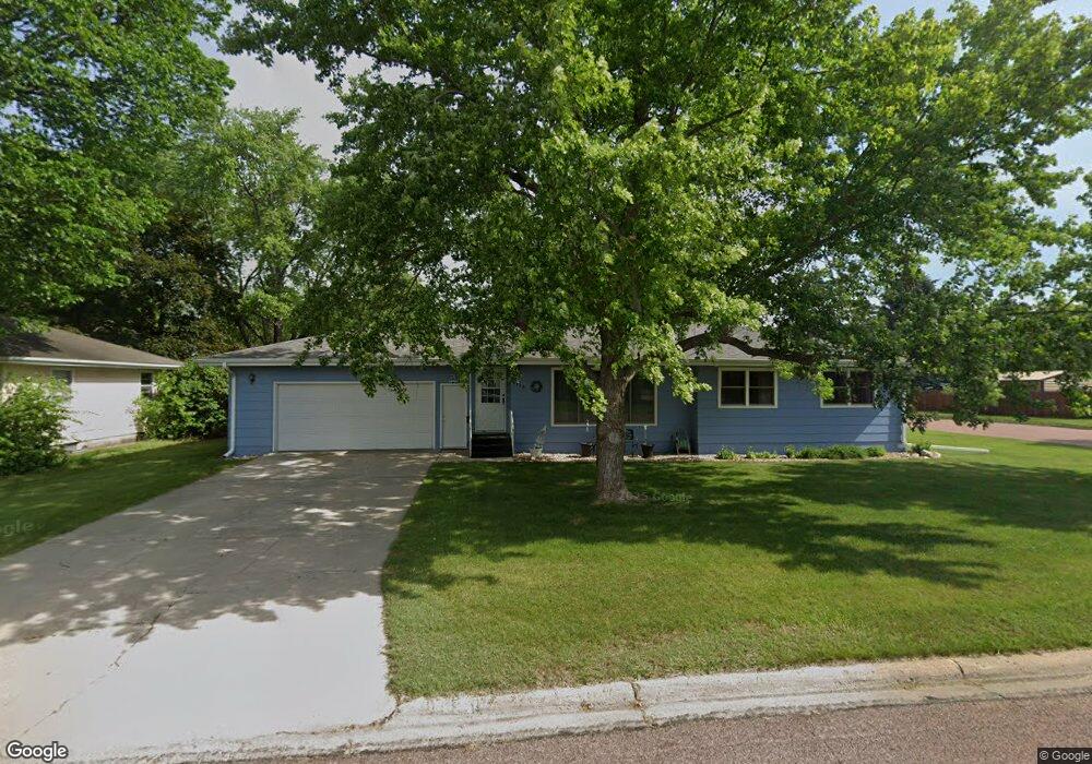 1520 E 3rd Ave, Mitchell, SD 57301 - photo 1