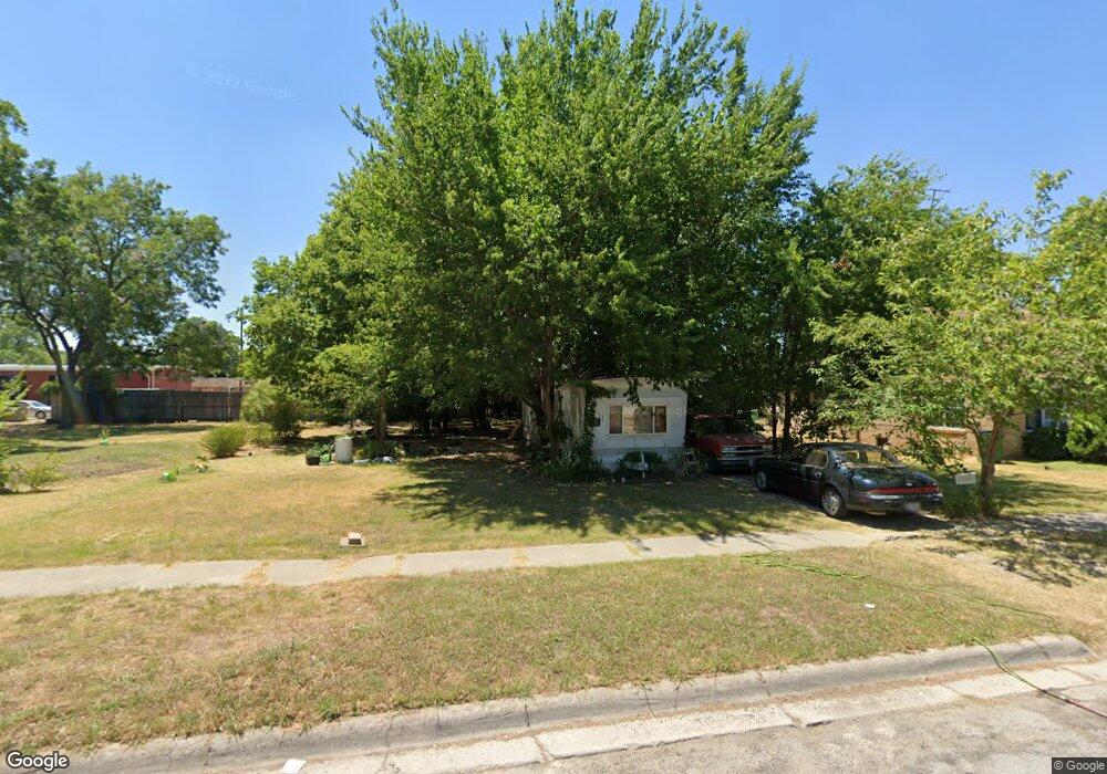 815 N Clements St, Gainesville, TX 76240 - photo 1