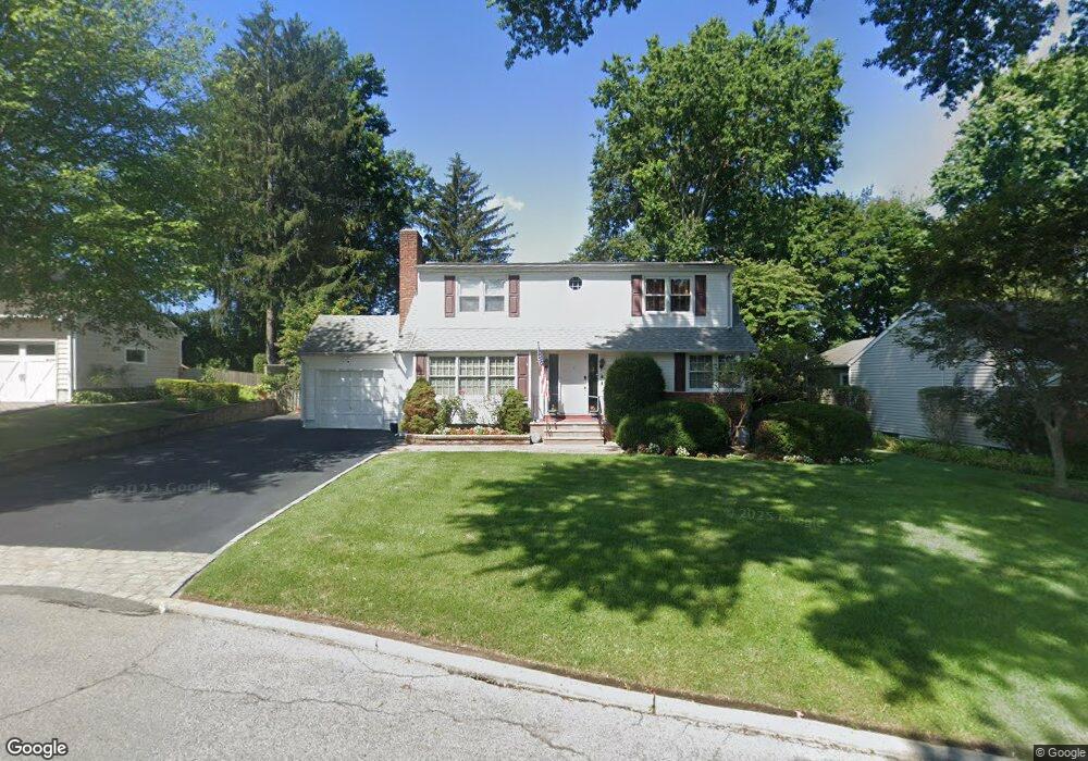 26 Ridge Dr, Glen Cove, NY 11542 - photo 1