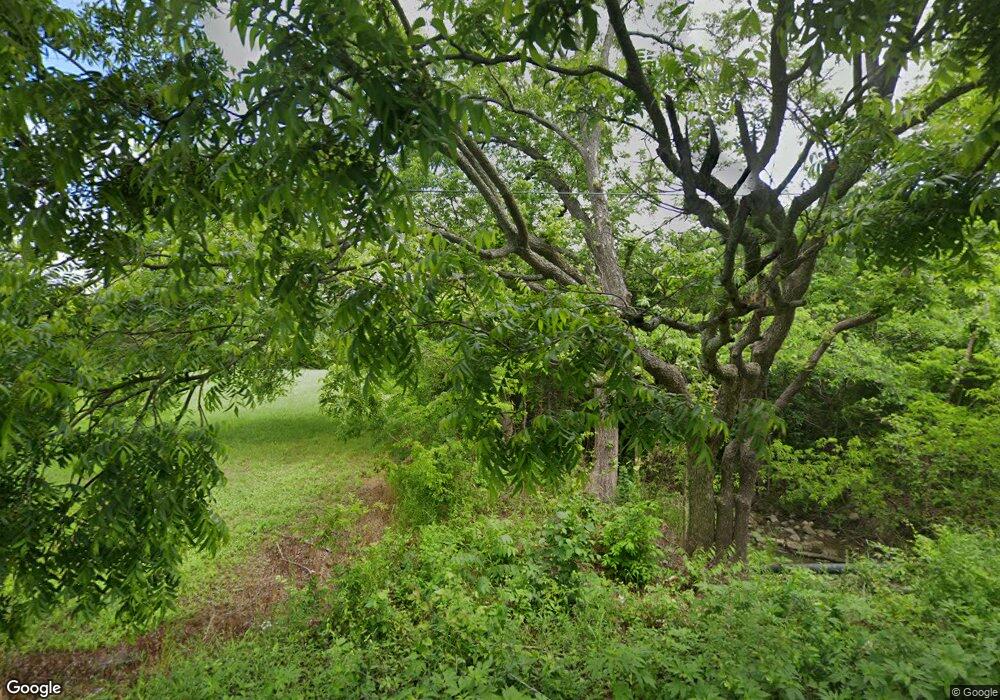 516 W Locust St, Whitewright, TX 75491 - photo 1