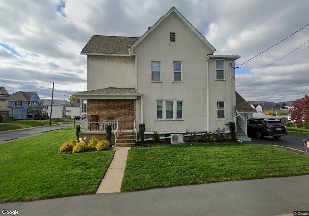 637 E Warren St, Dunmore, PA 18512 - photo 1