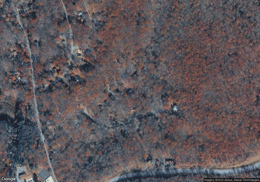 322 Otter Ct, Bushkill, PA 18324 - photo 1