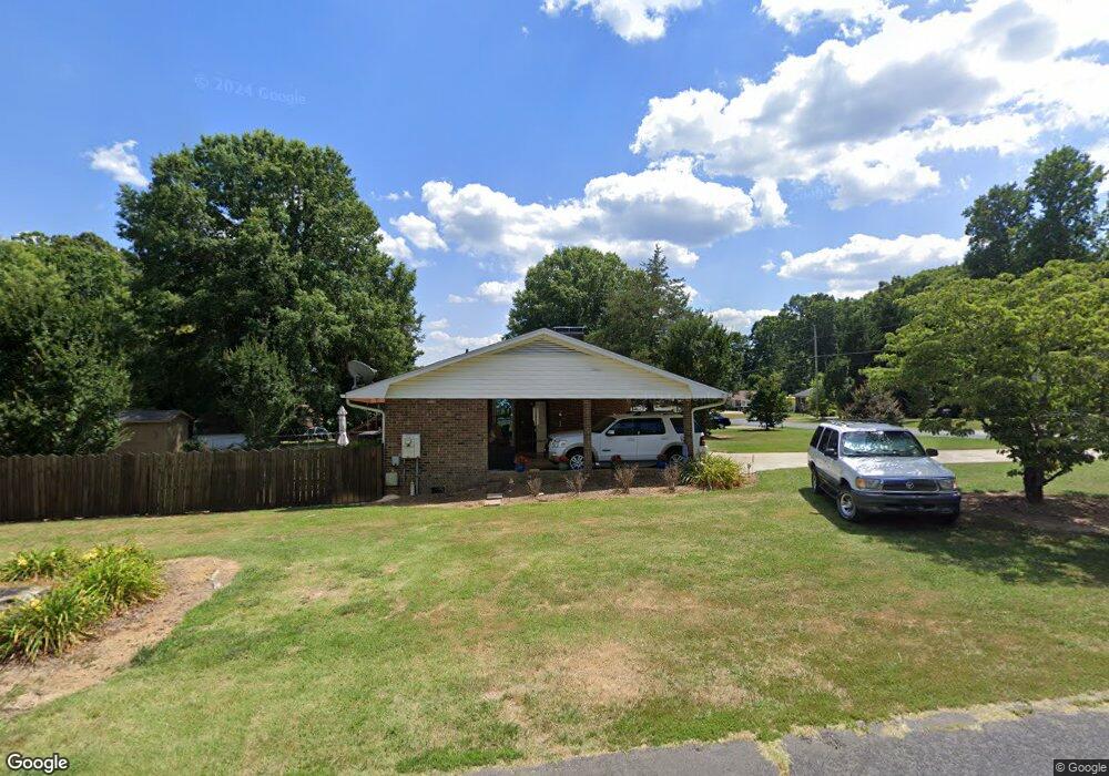 1605 Plantation Cir, Asheboro, NC 27205 - photo 1