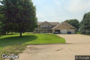 2018 2nd St, Hull, IA 51239