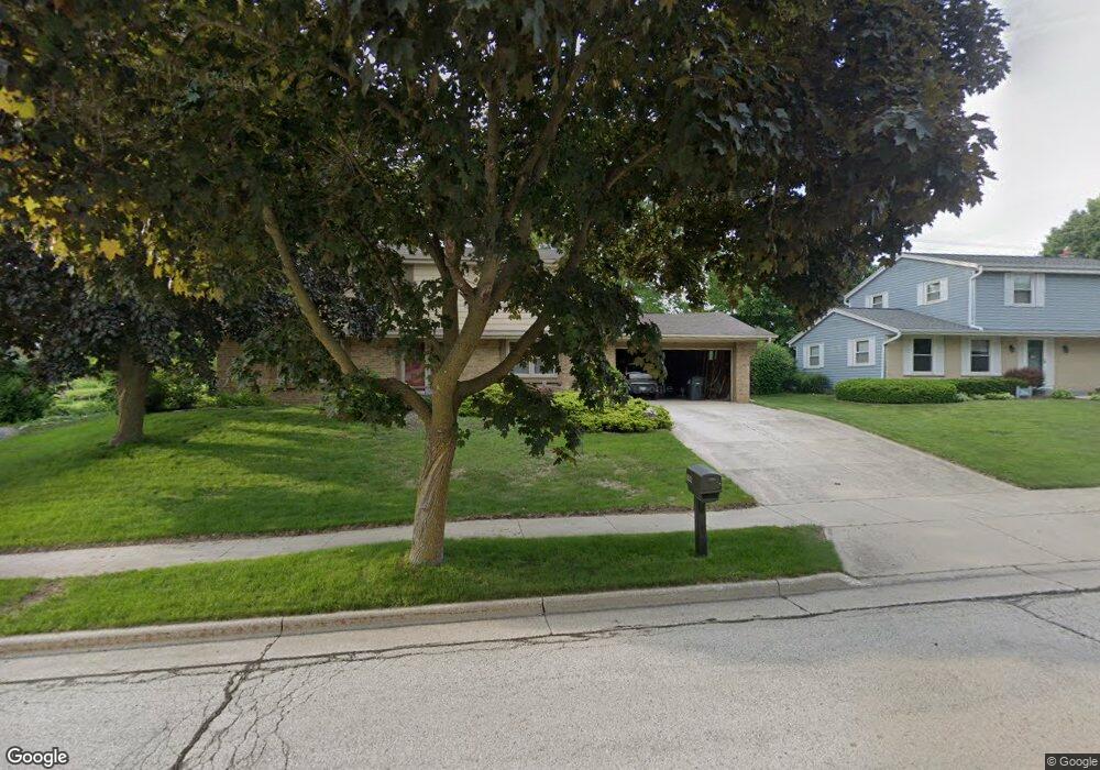 1832 Jeffery Ln, Waukesha, WI 53186 - photo 1