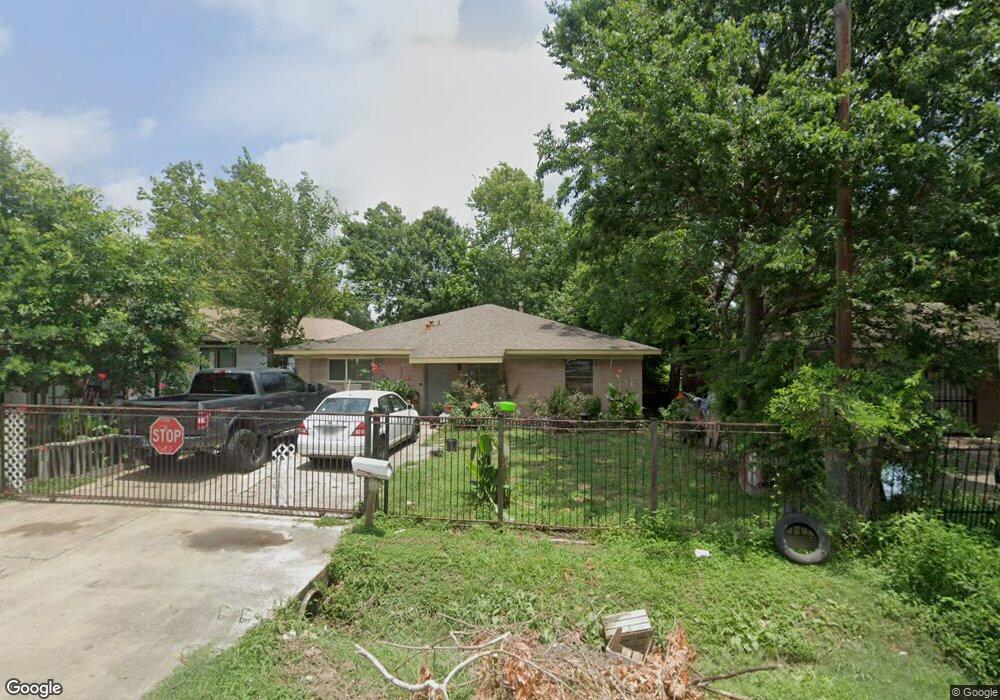 37 De Boll St, Houston, TX 77022 - photo 1