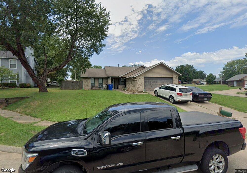 5602 S Juniper Place, Broken Arrow, OK 74011 - photo 1