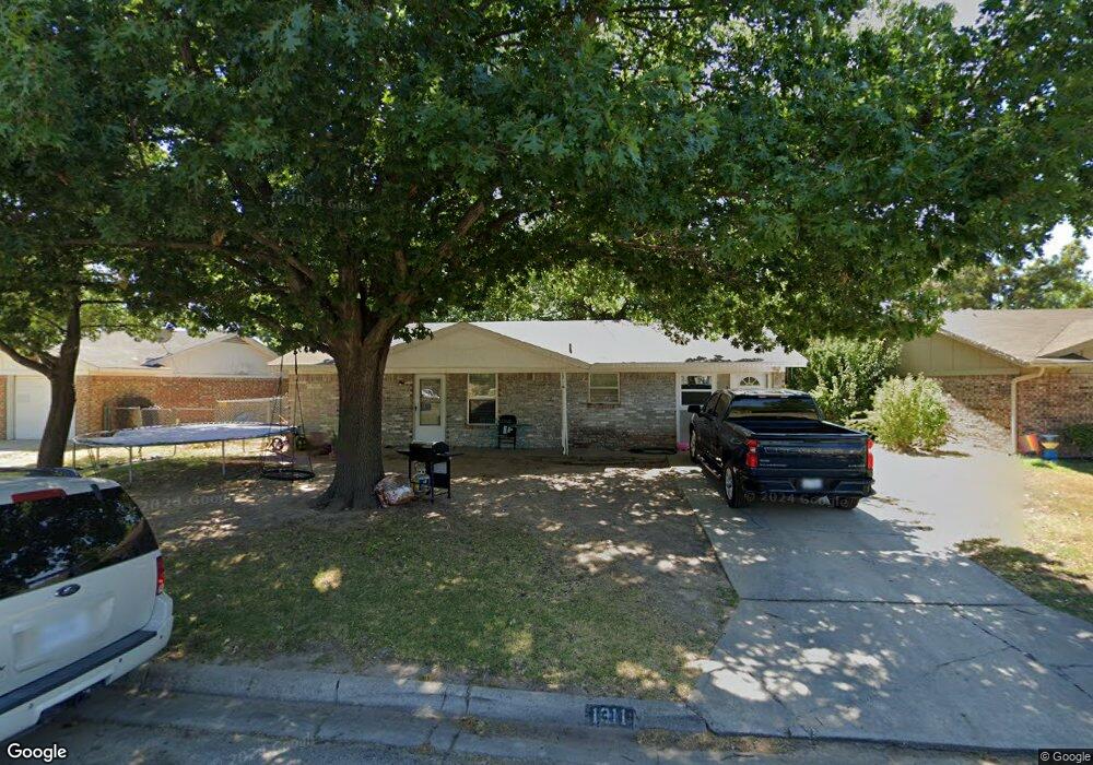 1311 Noel Dr, Gainesville, TX 76240 - photo 1