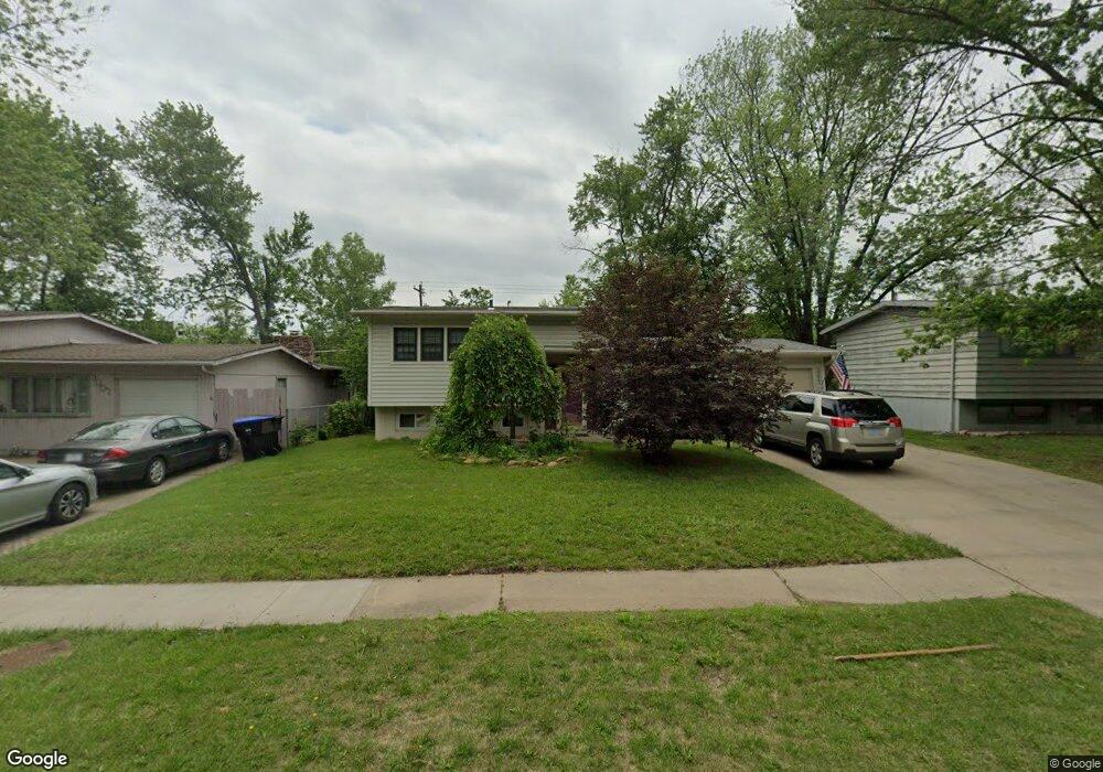 3011 SW Twilight Dr, Topeka, KS 66614 - photo 1
