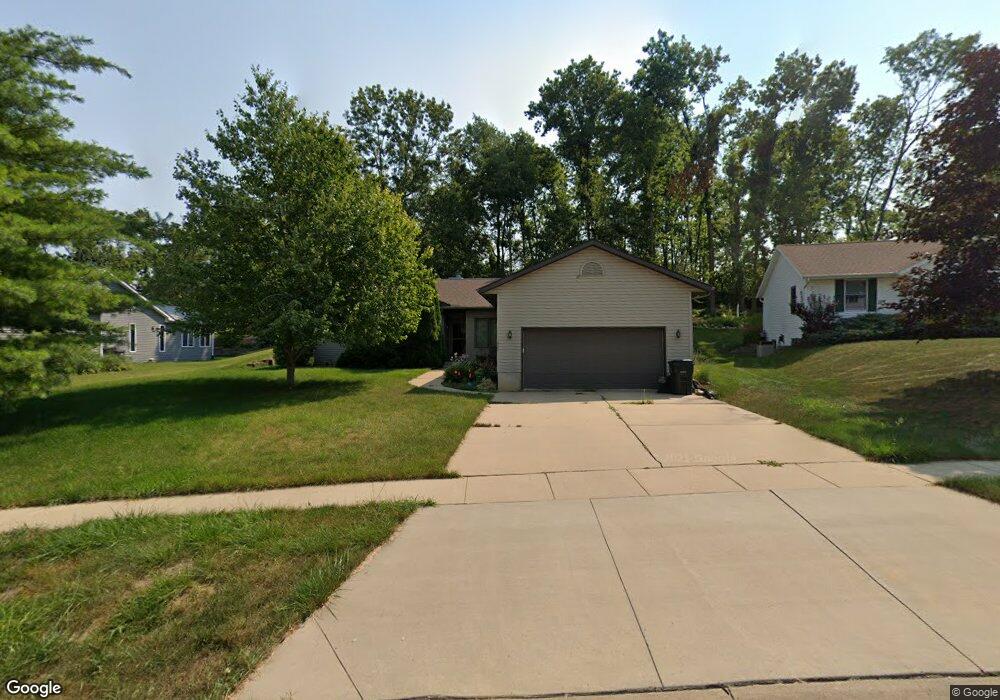 1627 Greenlefe Dr NW, Cedar Rapids, IA 52405 - photo 1