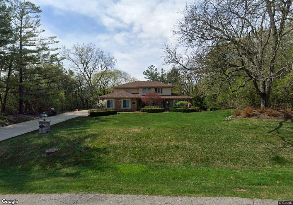 4382 Queens Way, Bloomfield Hills, MI 48304 - photo 1