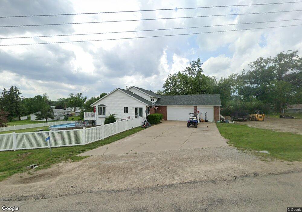 727 Dows Rd, Cedar Rapids, IA 52403 - photo 1