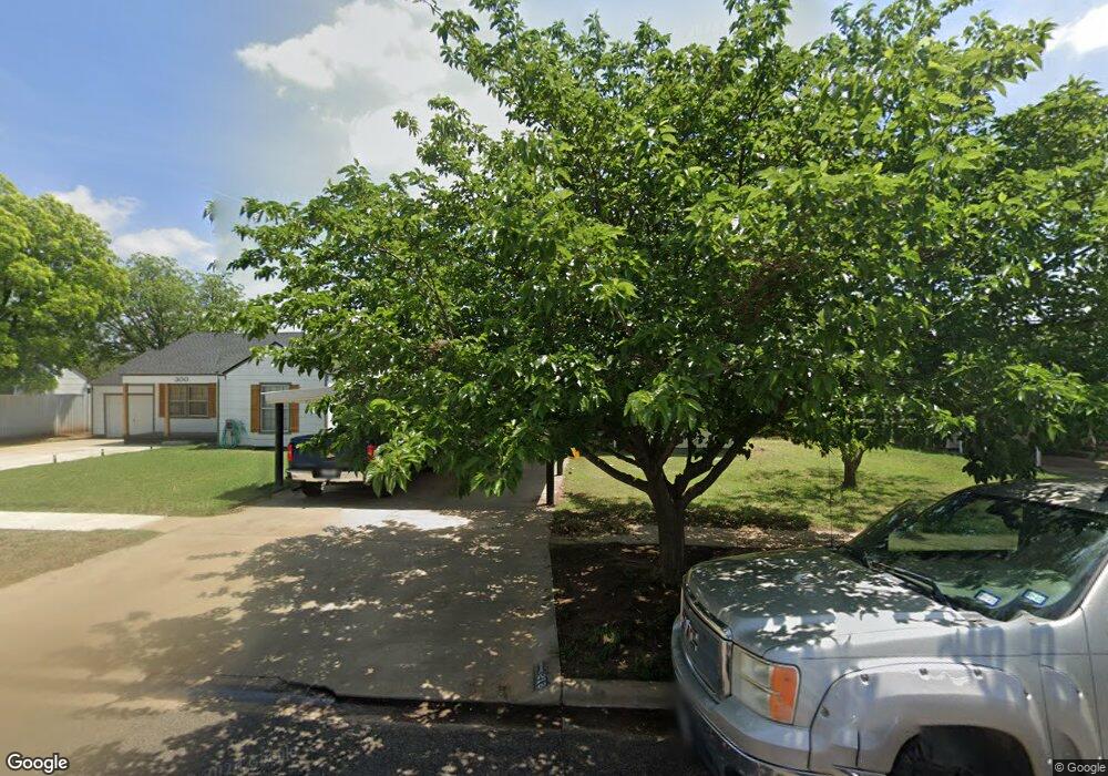 212 Aileen St, Plainview, TX 79072 - photo 1