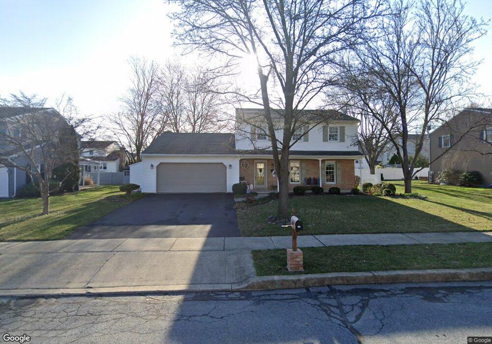 811 Apple Dr, Reading, PA 19610 - photo 1
