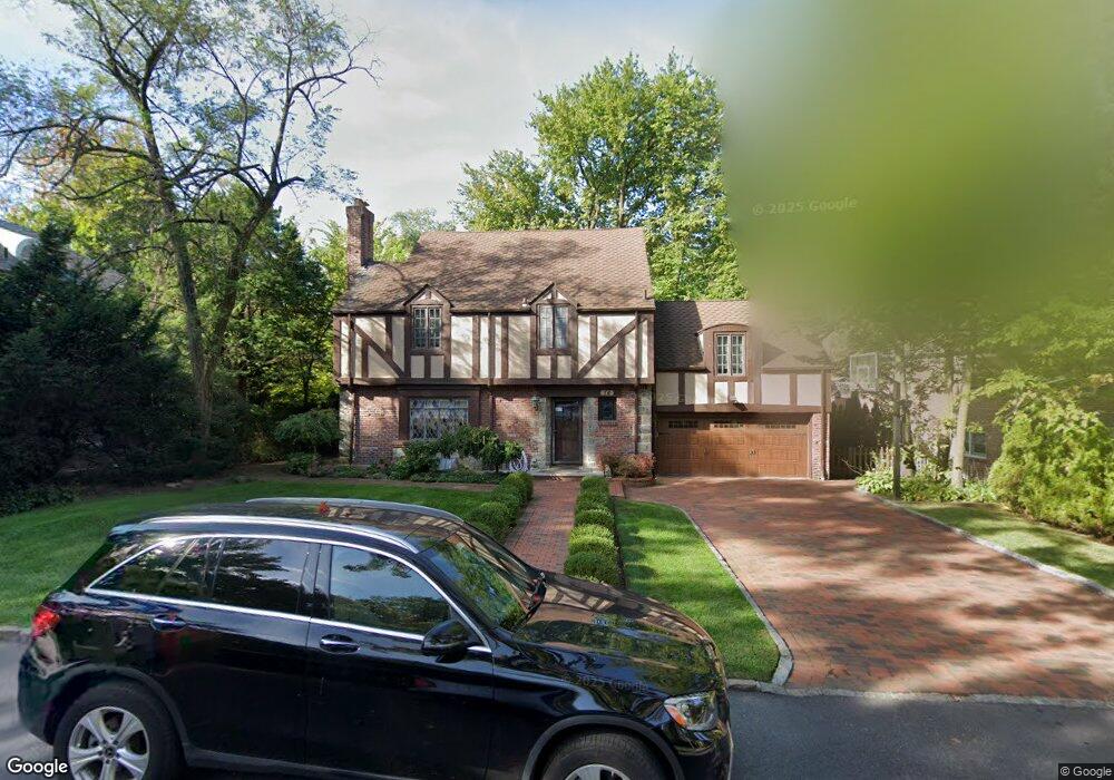 14 Garden St, Great Neck, NY 11021 - photo 1