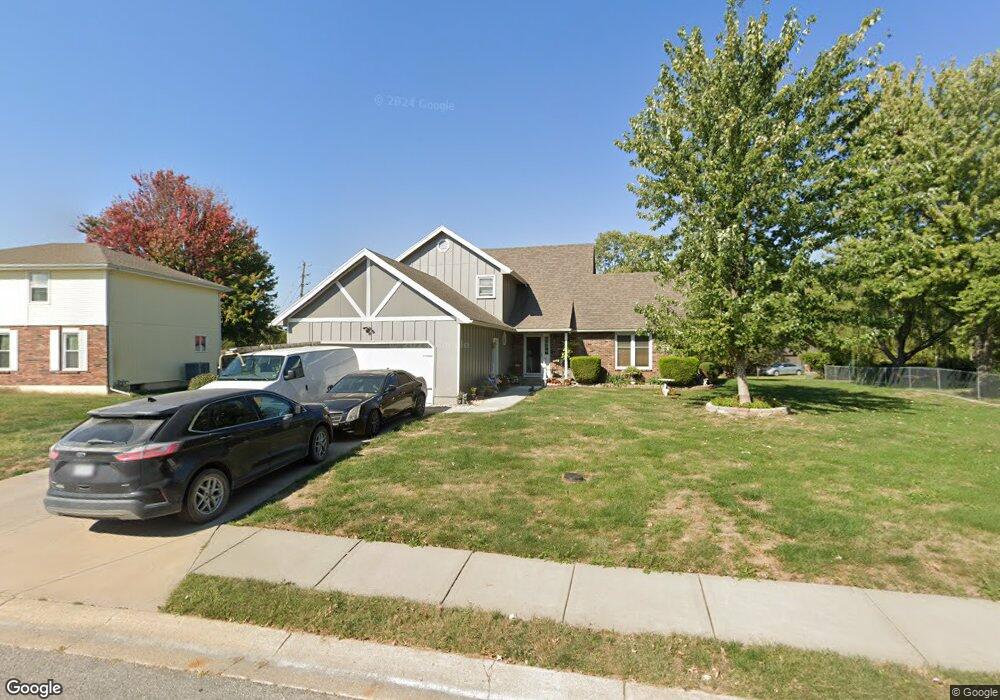 504 S Silver Top Ln, Raymore, MO 64083 - photo 1