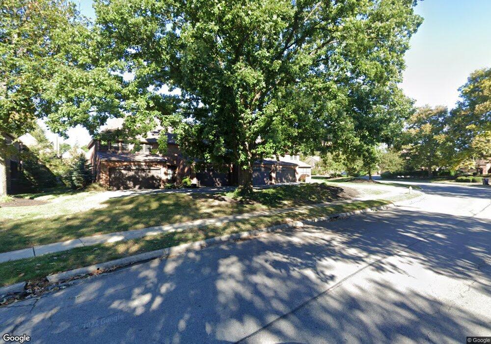 4541 Carriage Hill Ln, Columbus, OH 43220 - photo 1