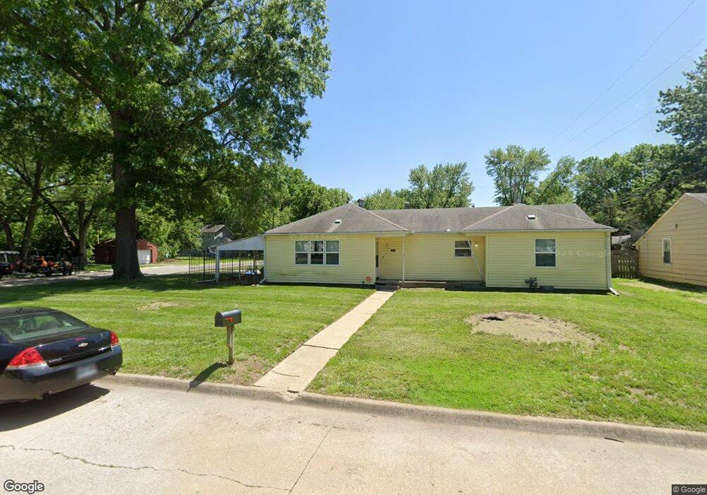 2401 SW 25th Dr, Topeka, KS 66611 - photo 1