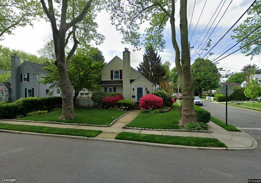 30 Salisbury Ave, Garden City, NY 11530 - photo 1