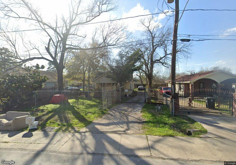 7805 Appleton St, Houston, TX 77022 - photo 1