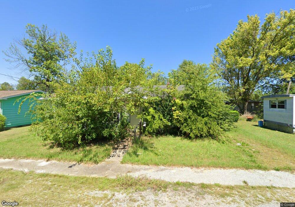 802 W South St, Harrisburg, IL 62946 - photo 1