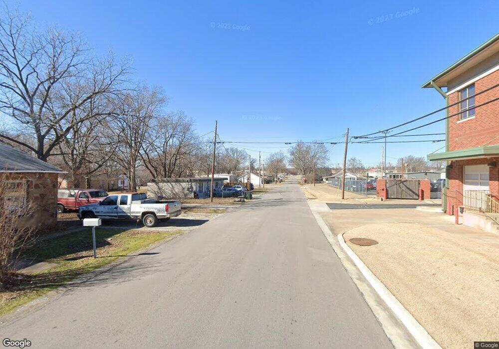 332 W Claremore St, Claremore, OK 74017 - photo 1