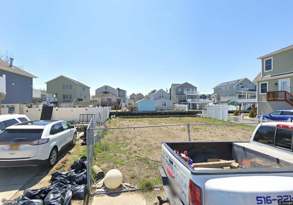 131 Clubhouse Rd, Bellmore, NY 11710 - photo 1