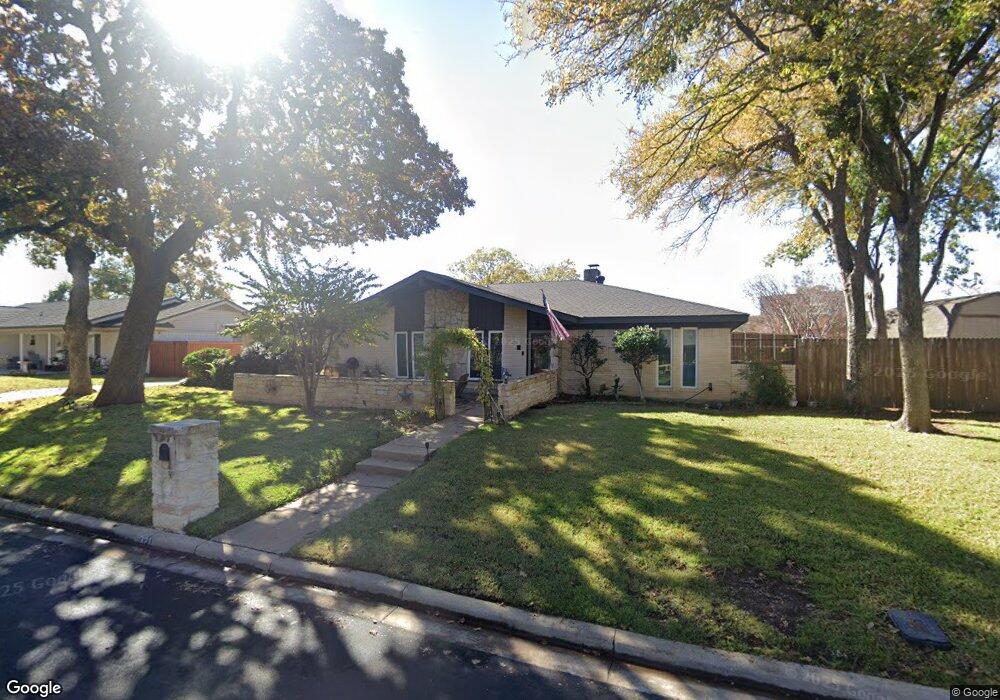 321 Cooper Dr, Hurst, TX 76053 - photo 1