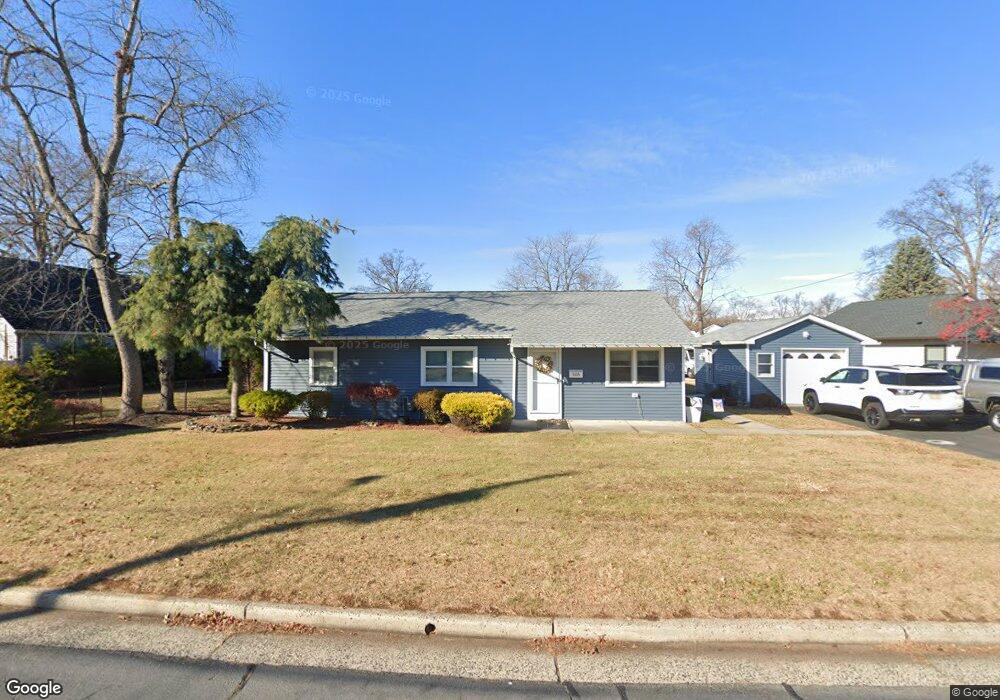 305 Seneca Ave, Middlesex, NJ 08846 - photo 1