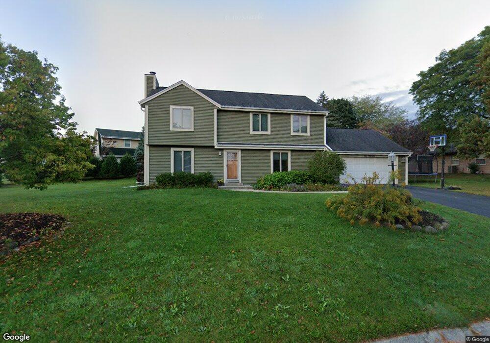 N83W16303 Kenny Ln, Menomonee Falls, WI 53051 - photo 1