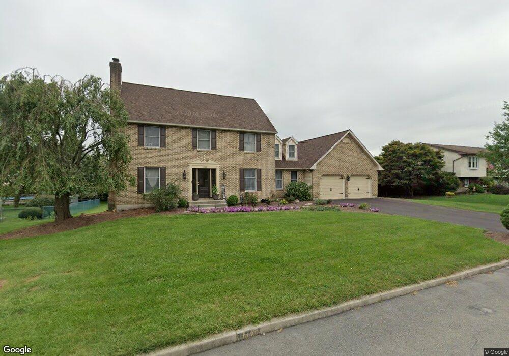 1128 Horizon Dr, Pen Argyl, PA 18072 - photo 1