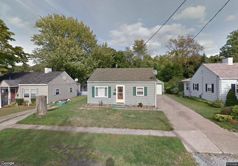 627 Zephyr Ave, Erie, PA 16505 - photo 1