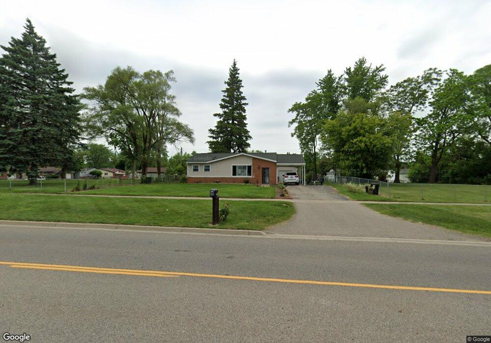 1446 W Coldwater Rd, Flint, MI 48505 - photo 1