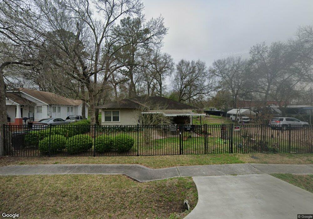 126 Rebecca St, Houston, TX 77022 - photo 1