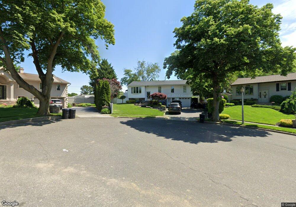 9 Val Ct, ComMacK, NY 11725 - photo 1