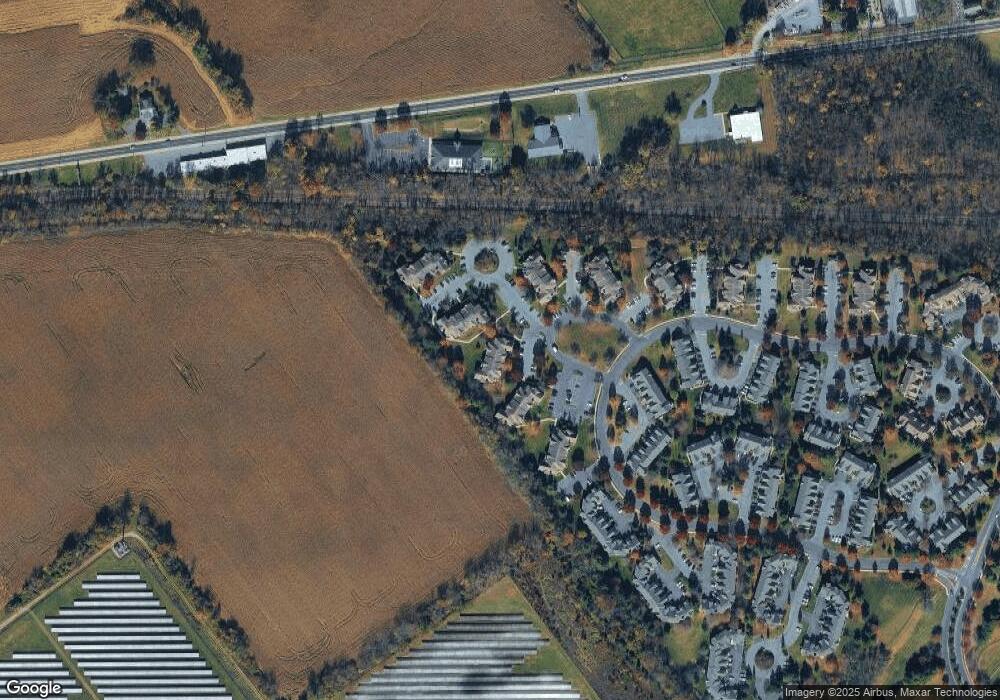 804 Honeybrook Cir unit 16804, Stewartsville, NJ 08886 - photo 1