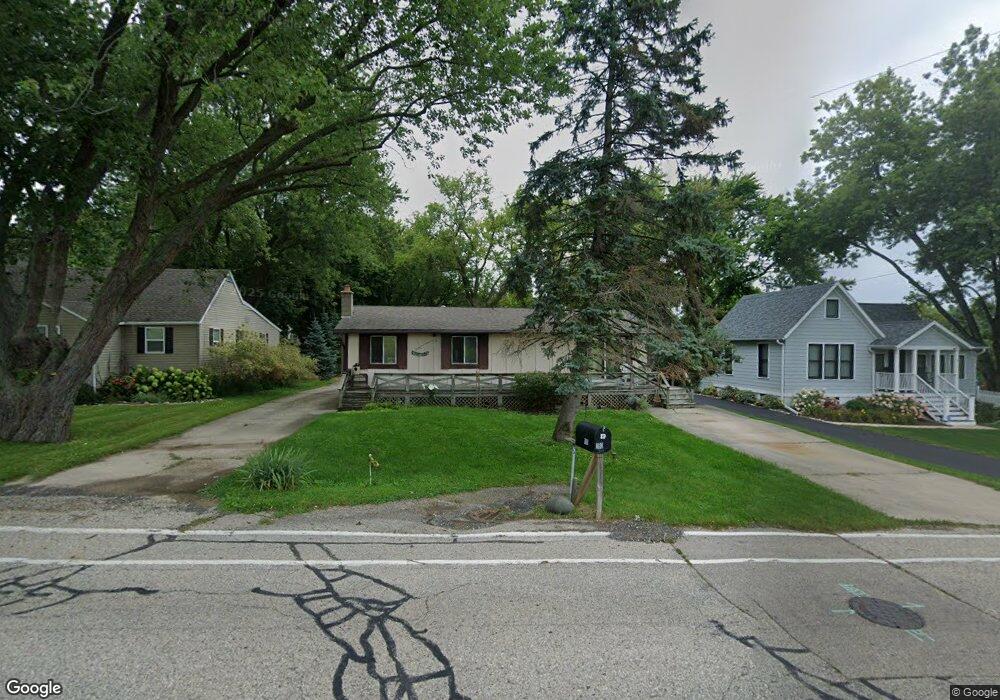 180 Dewey Ave, Fontana, WI 53125 - photo 1