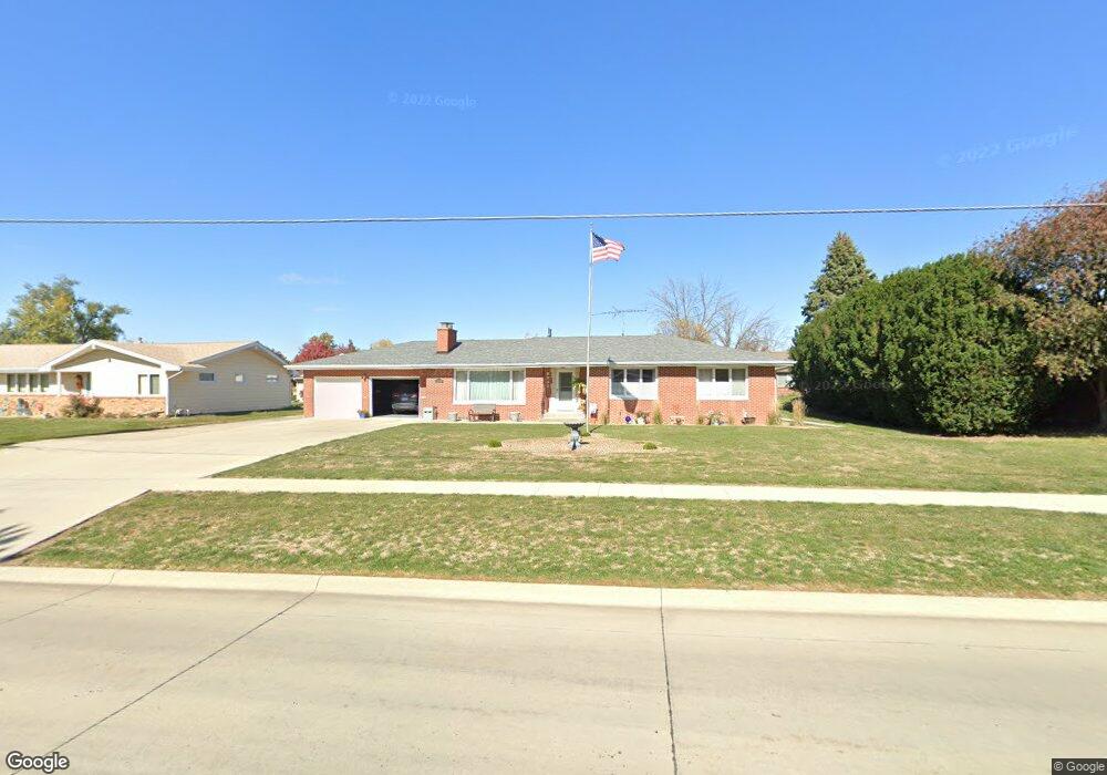1240 N 4th Ave W, Newton, IA 50208 - photo 1
