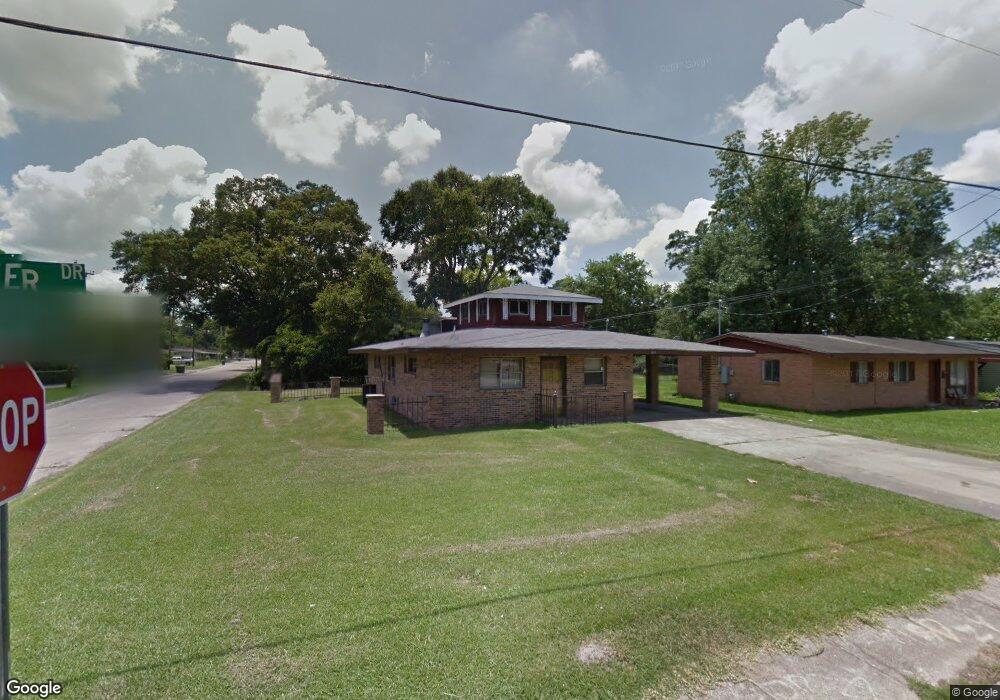 1620 Clover Dr, Lake Charles, LA 70607 - photo 1